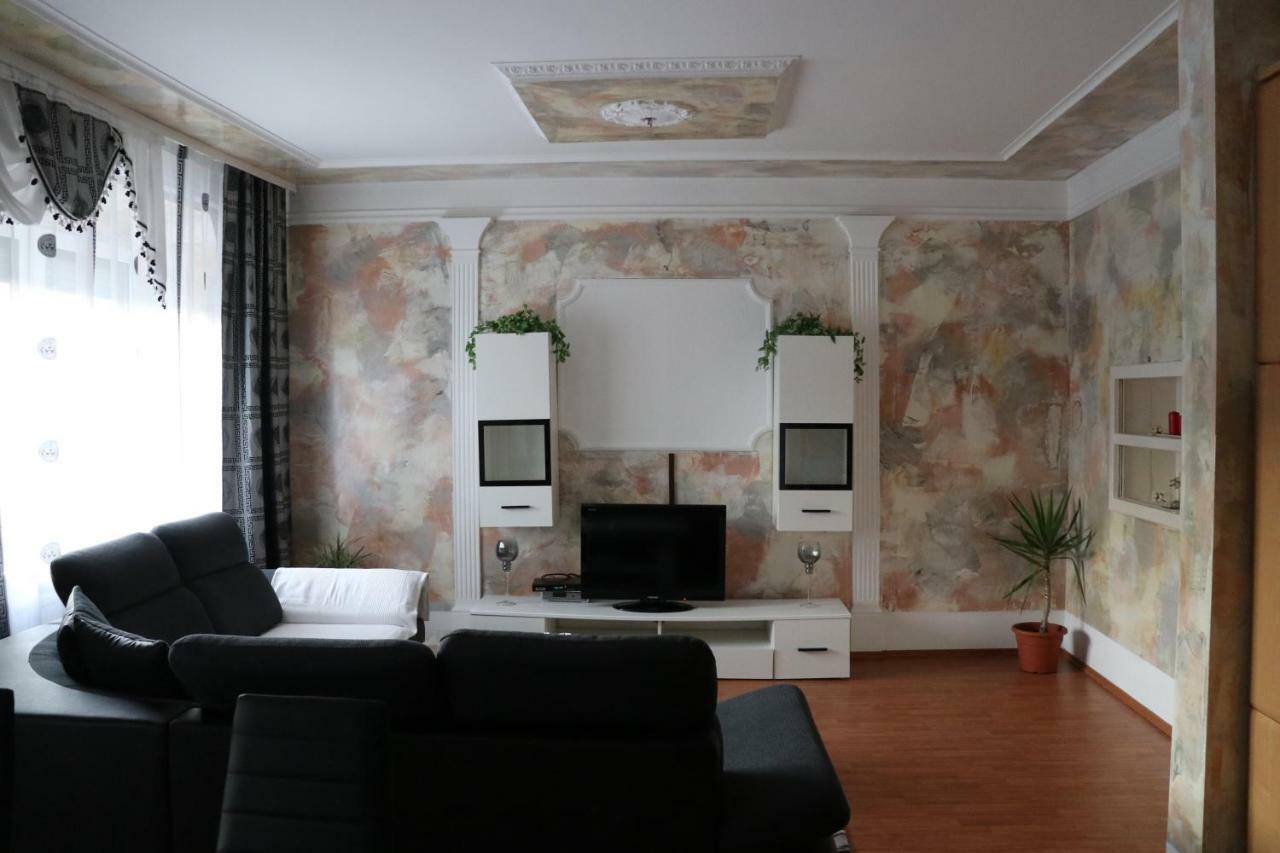 The Lakehouse Villa Neusiedl Am See Wienerstrasse 8 Esterno foto