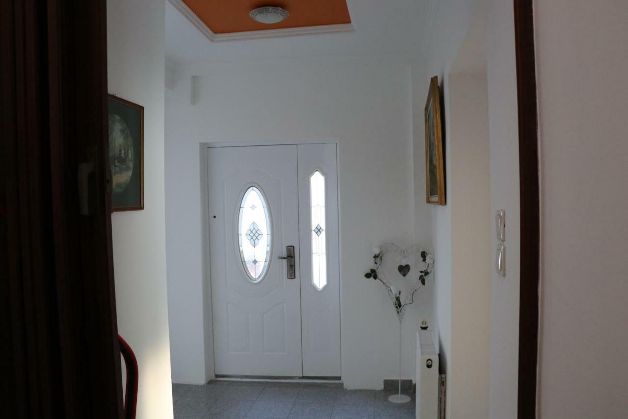 The Lakehouse Villa Neusiedl Am See Wienerstrasse 8 Esterno foto