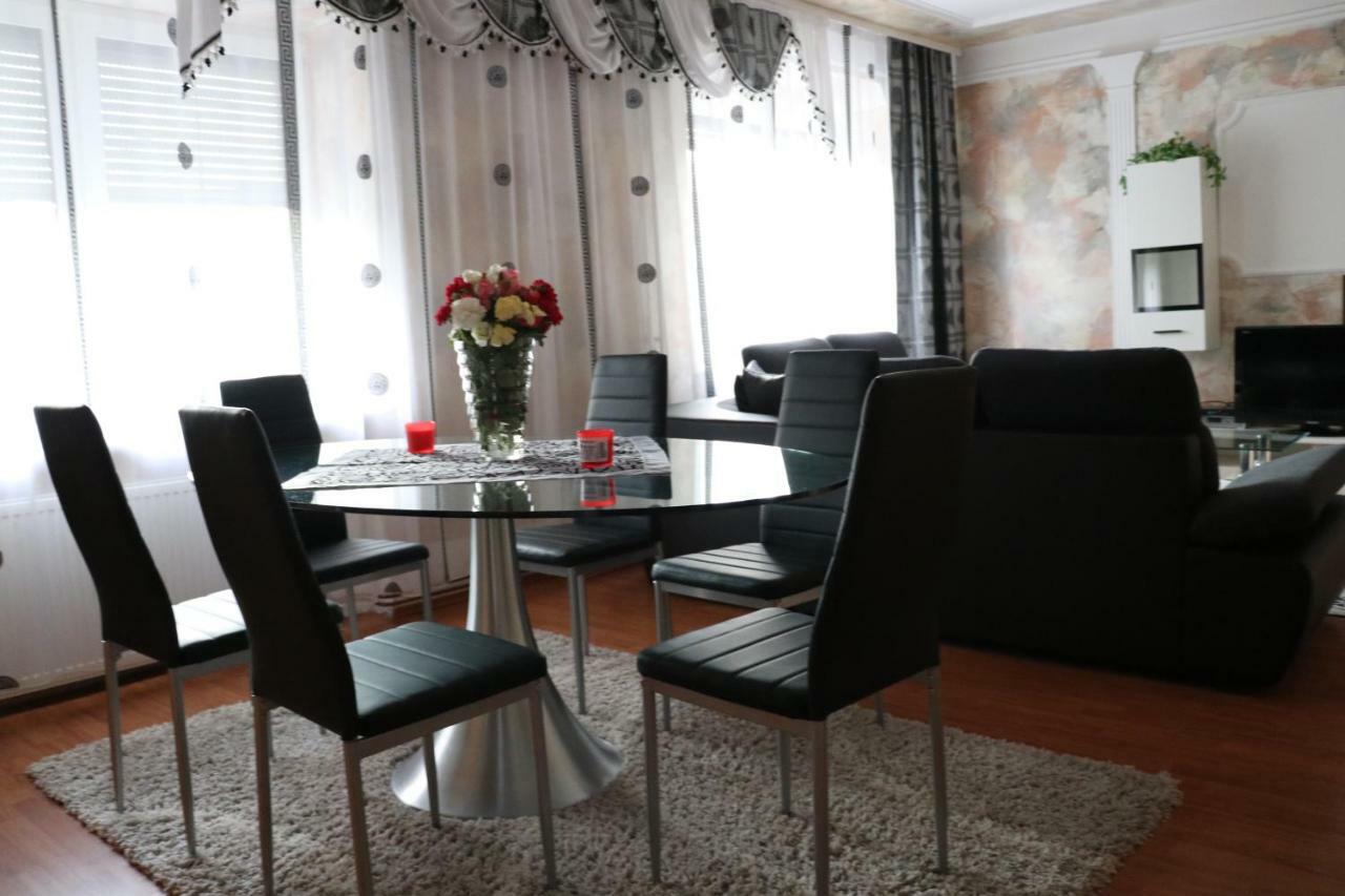 The Lakehouse Villa Neusiedl Am See Wienerstrasse 8 Esterno foto