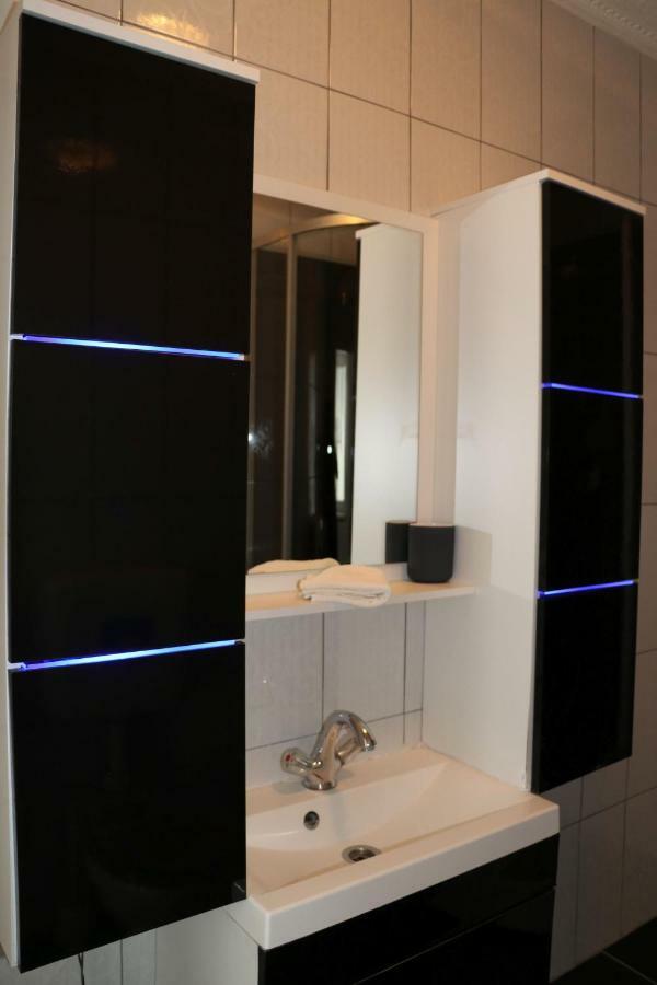 The Lakehouse Villa Neusiedl Am See Wienerstrasse 8 Esterno foto