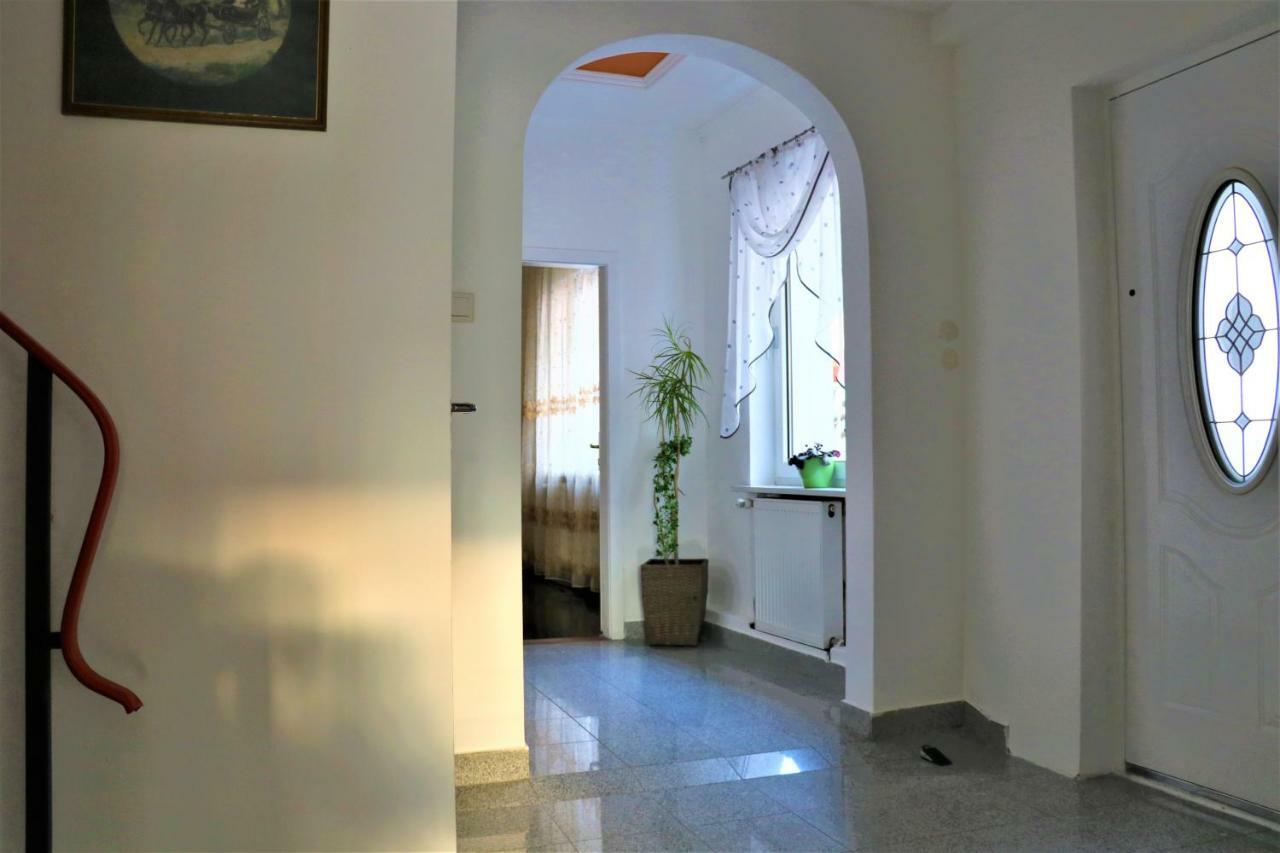 The Lakehouse Villa Neusiedl Am See Wienerstrasse 8 Esterno foto