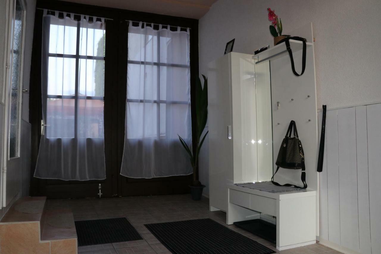 The Lakehouse Villa Neusiedl Am See Wienerstrasse 8 Esterno foto